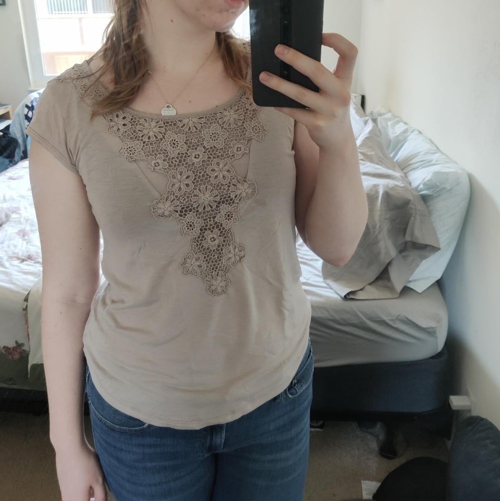 American Eagle capped sleeve embroidered tee